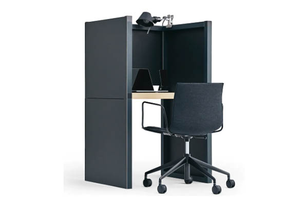 リモートで「集中できない」？スペースがなくても作れる「プチ書斎」のススメ