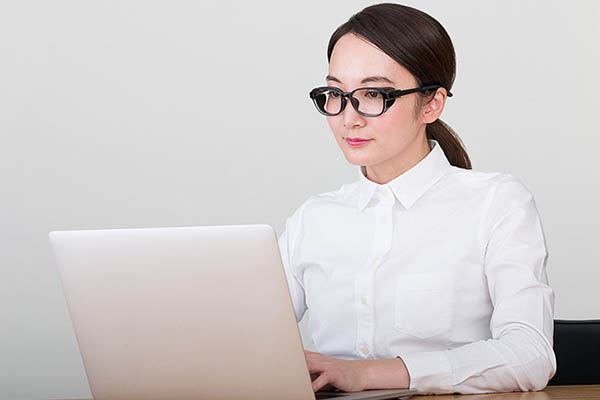 リモートで「集中できない」？スペースがなくても作れる「プチ書斎」のススメ